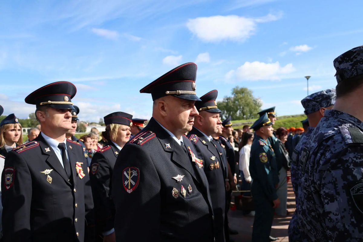 Руководство новгородской полиции почтило память погибших во Второй мировой войне Руководство новгородской полиции почтило память погибших во Второй мировой войне