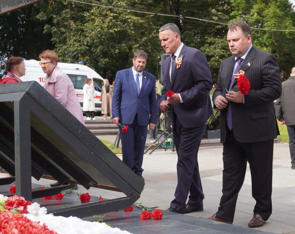 Александр Розбаум: Дорогие Земляки!. 3 сентября объединило в себе две важные даты — День окончания Второй мировой войны и День солидарности в борьбе с терроризмом Александр Розбаум: Дорогие Земляки!. 3 сентября объединило в себе две важные даты — День окончания Второй мировой войны и День солидарности в борьбе с терроризмом
