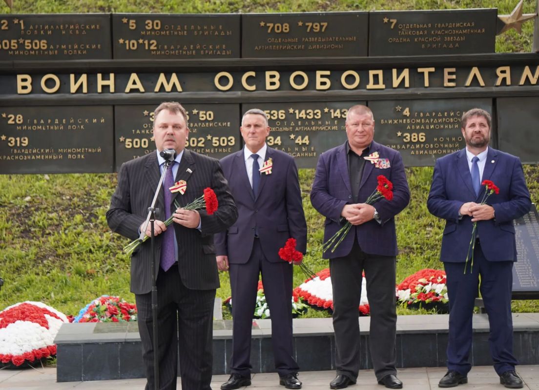 Александр Розбаум: Дорогие Земляки!. 3 сентября объединило в себе две важные даты — День окончания Второй мировой войны и День солидарности в борьбе с терроризмом Александр Розбаум: Дорогие Земляки!. 3 сентября объединило в себе две важные даты — День окончания Второй мировой войны и День солидарности в борьбе с терроризмом