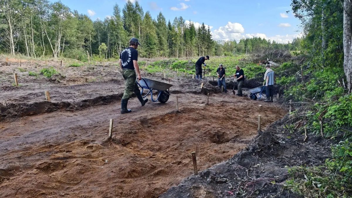 «Чемодан» древностей: археологи изучают мезолит у Окуловки «Чемодан» древностей: археологи изучают мезолит у Окуловки