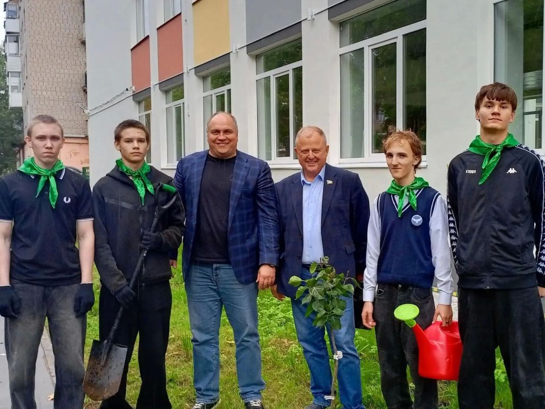 Владимир Королёв принял участие во встрече с жителями Валдая в рамках «Социального маршрута» Владимир Королёв принял участие во встрече с жителями Валдая в рамках «Социального маршрута»
