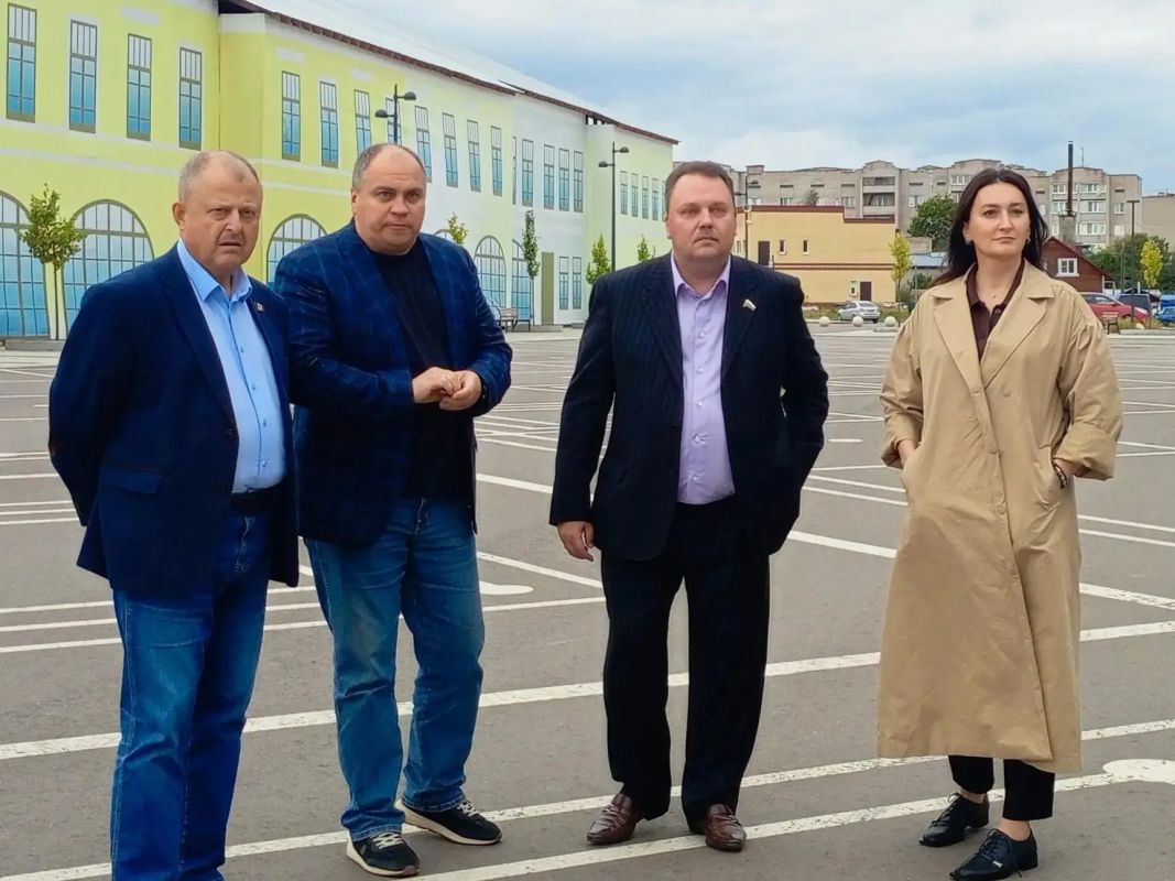 Владимир Королёв принял участие во встрече с жителями Валдая в рамках «Социального маршрута» Владимир Королёв принял участие во встрече с жителями Валдая в рамках «Социального маршрута»
