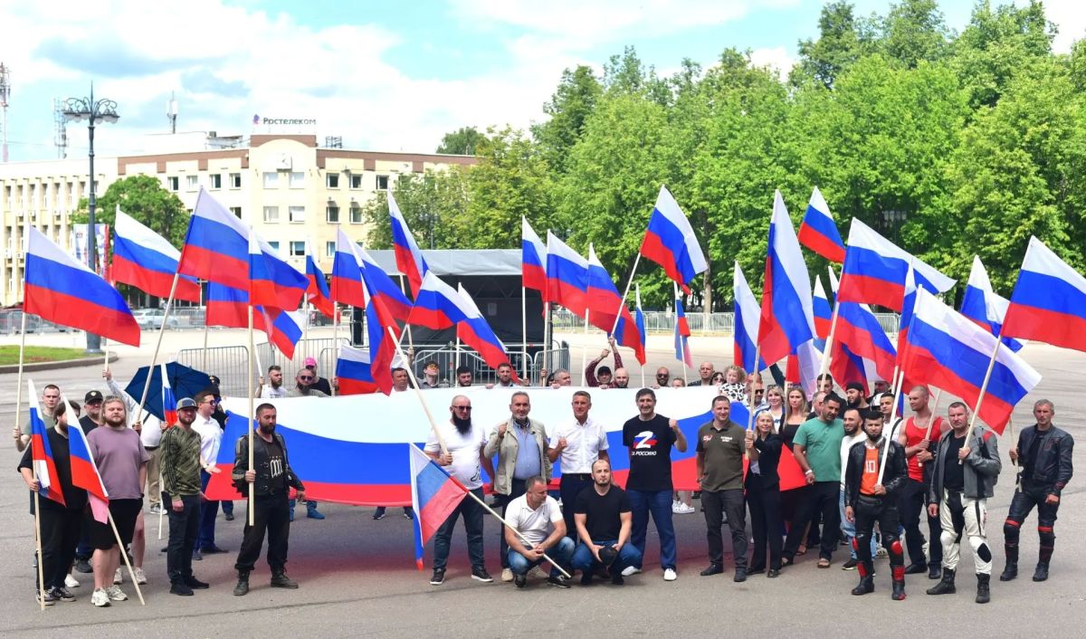 Александр Розбаум: Дорогие Друзья!. . Сегодня в нашей стране проходит Всероссийский диктант «Россия — дом народов», который приурочен ко Дню языков народов Российской Федерации Александр Розбаум: Дорогие Друзья!. . Сегодня в нашей стране проходит Всероссийский диктант «Россия — дом народов», который приурочен ко Дню языков народов Российской Федерации