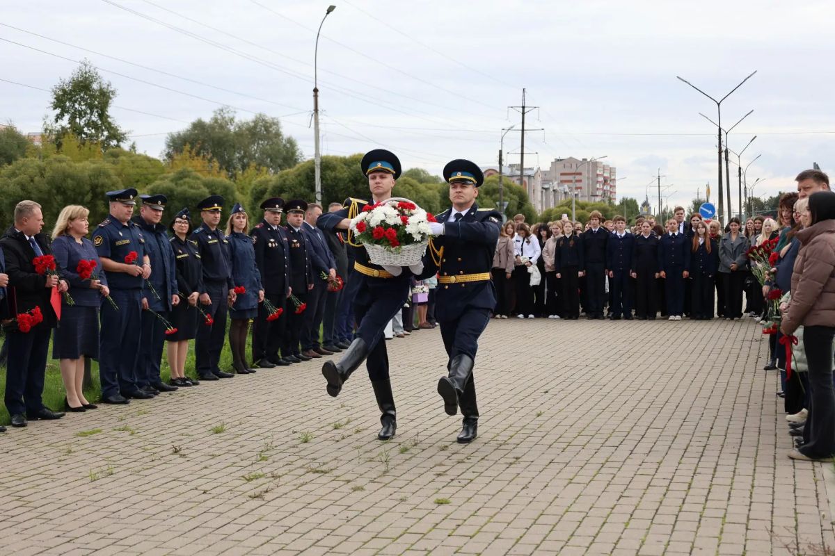 Руководство новгородской полиции приняло участие в торжествах, посвящённых 224-летию со дня образования Минюста РФ Руководство новгородской полиции приняло участие в торжествах, посвящённых 224-летию со дня образования Минюста РФ