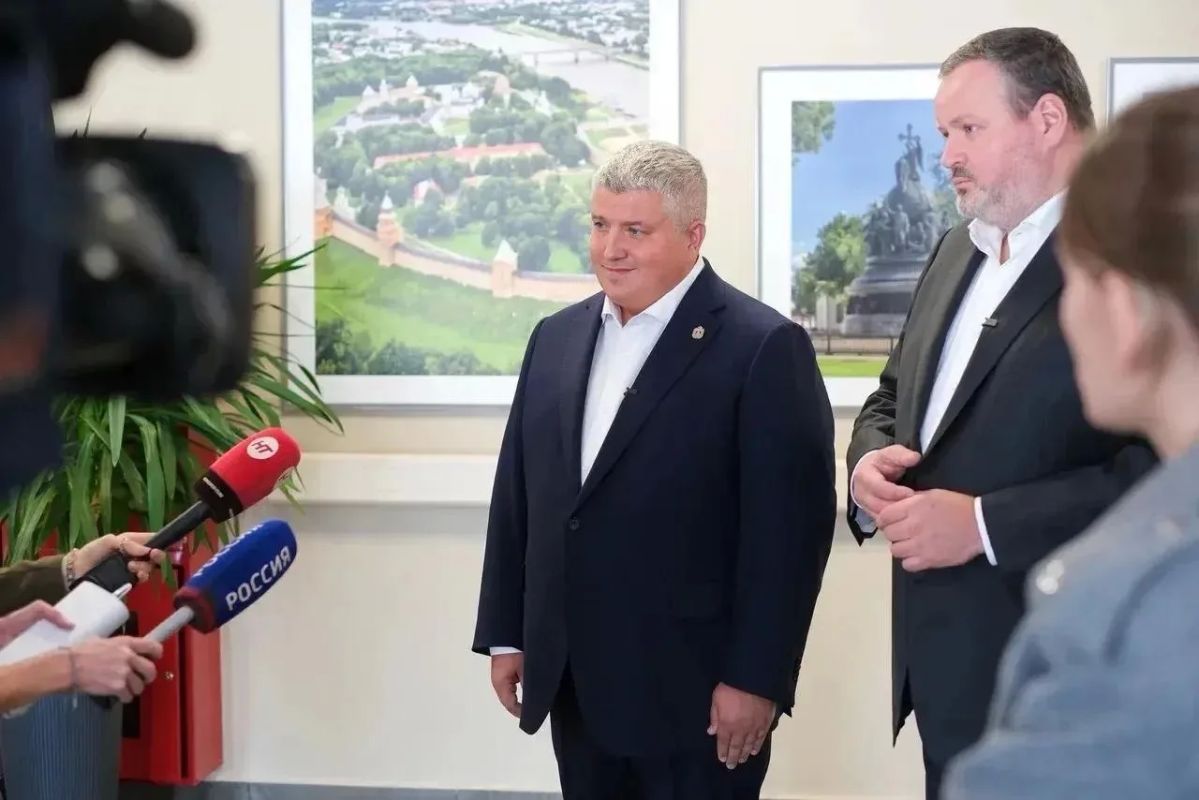 Губернатор Александр Дронов и глава Минтруда РФ Антон Котяков пообщались с жителями новгородского «Дома социальной заботы» Губернатор Александр Дронов и глава Минтруда РФ Антон Котяков пообщались с жителями новгородского «Дома социальной заботы»