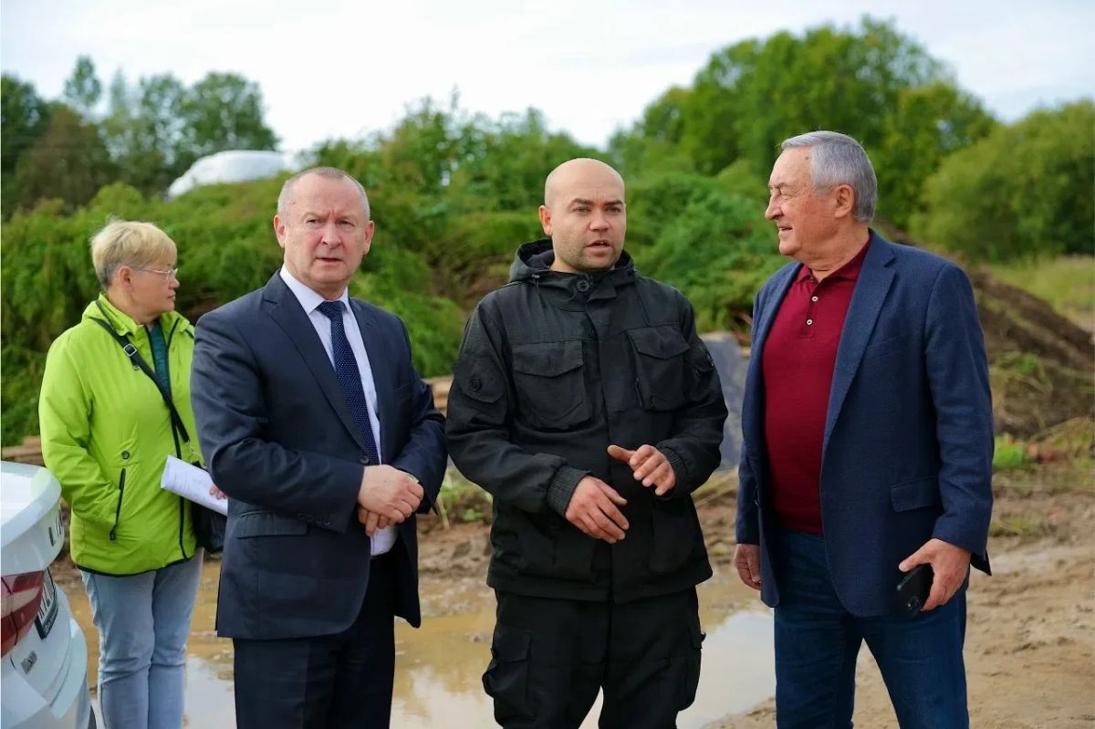 Юрий Бобрышев посетил сельскохозяйственные предприятия Батецкого округа