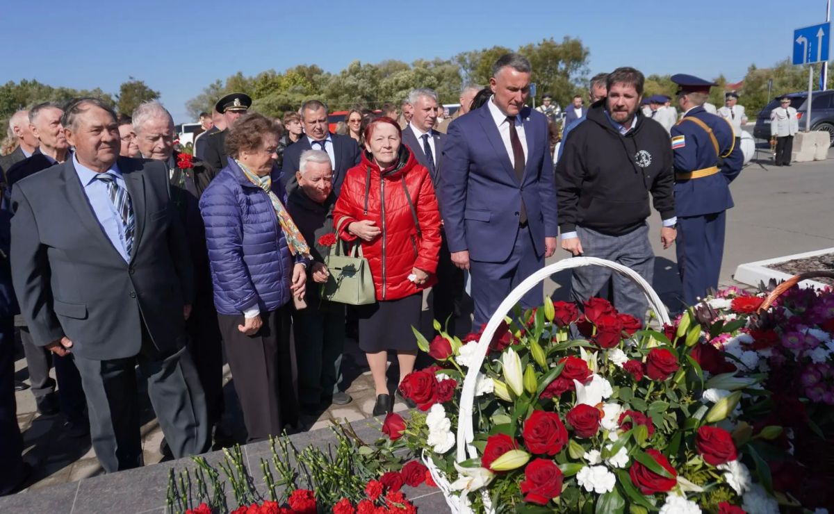 Александр Розбаум: Уважаемые Новгородцы!. . Сегодня 105 лет со дня рождения Почётного гражданина города Новгорода Николая Афанасьевича Антонова Александр Розбаум: Уважаемые Новгородцы!. . Сегодня 105 лет со дня рождения Почётного гражданина города Новгорода Николая Афанасьевича Антонова