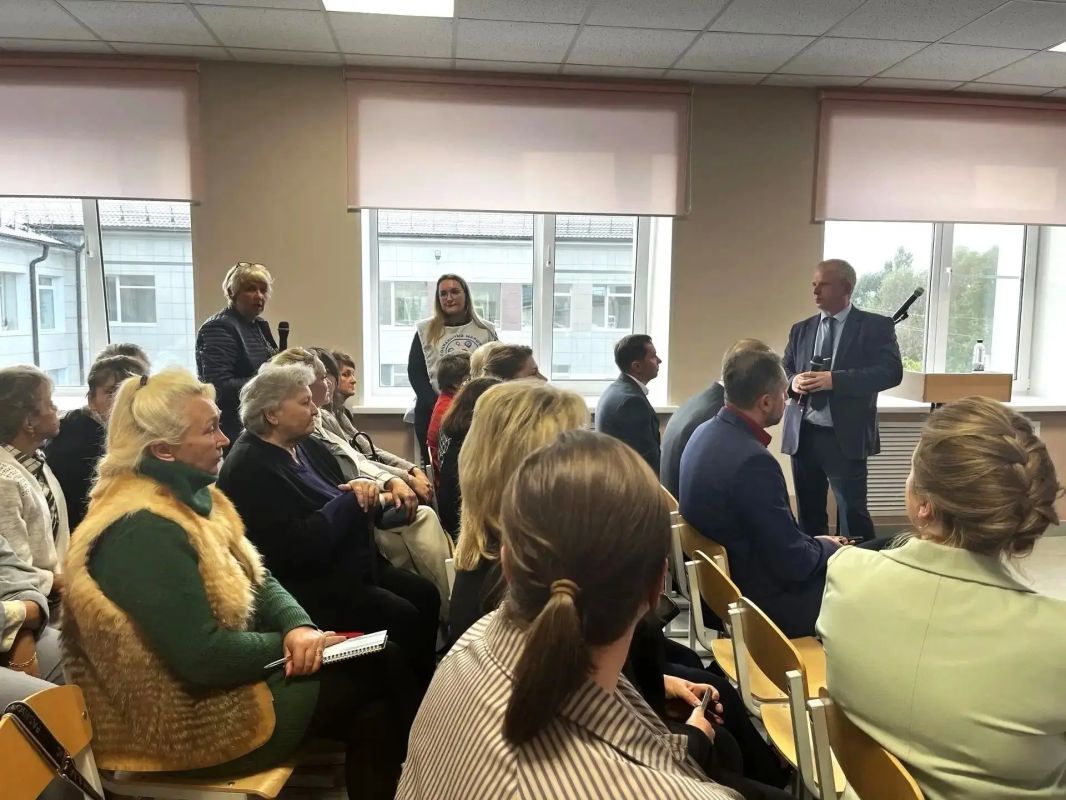 Вчера команда руководителей регионального правительства в рамках проекта «Социальный маршрут» выезжала в Окуловский округ Вчера команда руководителей регионального правительства в рамках проекта «Социальный маршрут» выезжала в Окуловский округ
