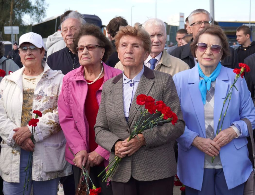 Александр Розбаум: Уважаемые Новгородцы!. . Сегодня 105 лет со дня рождения Почётного гражданина города Новгорода Николая Афанасьевича Антонова Александр Розбаум: Уважаемые Новгородцы!. . Сегодня 105 лет со дня рождения Почётного гражданина города Новгорода Николая Афанасьевича Антонова