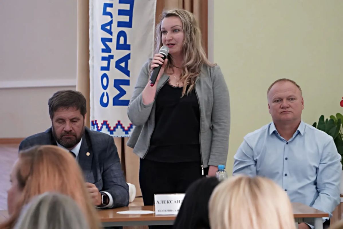 Александр Розбаум: Уважаемые Новгородцы!. Губернаторский проект «Социальный маршрут» продолжает работу в Великом Новгороде Сегодня вечером в школе № 8, вместе с первым заместителем Губернатора Новгородской области Евгением... Александр Розбаум: Уважаемые Новгородцы!. Губернаторский проект «Социальный маршрут» продолжает работу в Великом Новгороде Сегодня вечером в школе № 8, вместе с первым заместителем Губернатора Новгородской области Евгением...