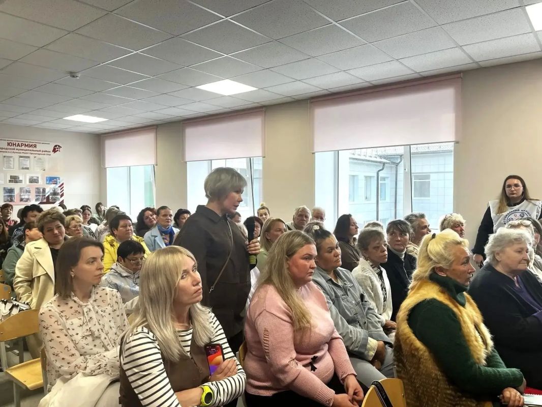 Вчера команда руководителей регионального правительства в рамках проекта «Социальный маршрут» выезжала в Окуловский округ Вчера команда руководителей регионального правительства в рамках проекта «Социальный маршрут» выезжала в Окуловский округ