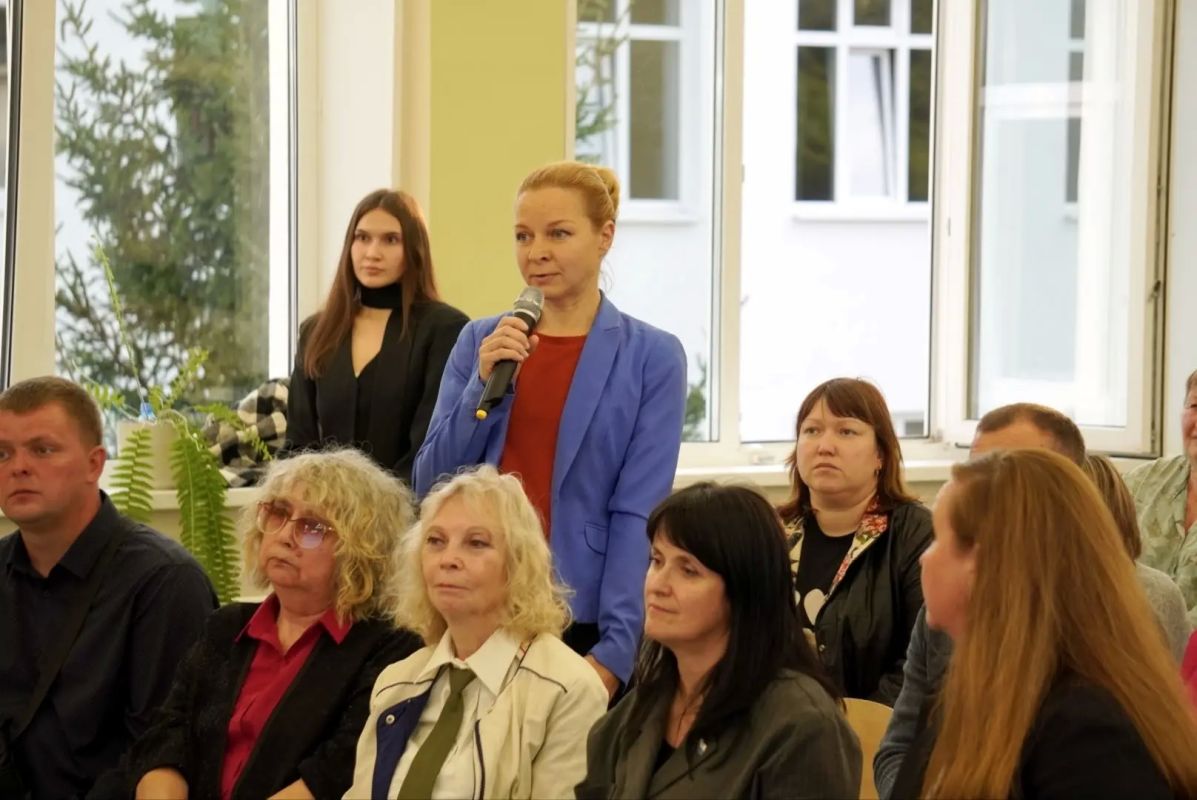 Александр Розбаум: Уважаемые Новгородцы!. Губернаторский проект «Социальный маршрут» продолжает работу в Великом Новгороде Сегодня вечером в школе № 8, вместе с первым заместителем Губернатора Новгородской области Евгением... Александр Розбаум: Уважаемые Новгородцы!. Губернаторский проект «Социальный маршрут» продолжает работу в Великом Новгороде Сегодня вечером в школе № 8, вместе с первым заместителем Губернатора Новгородской области Евгением...