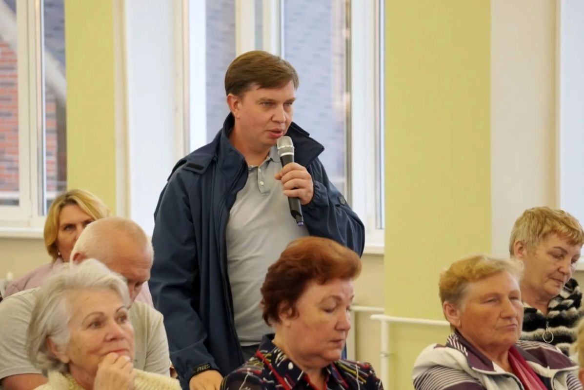 Александр Розбаум: Уважаемые Новгородцы!. Губернаторский проект «Социальный маршрут» продолжает работу в Великом Новгороде Сегодня вечером в школе № 8, вместе с первым заместителем Губернатора Новгородской области Евгением... Александр Розбаум: Уважаемые Новгородцы!. Губернаторский проект «Социальный маршрут» продолжает работу в Великом Новгороде Сегодня вечером в школе № 8, вместе с первым заместителем Губернатора Новгородской области Евгением...