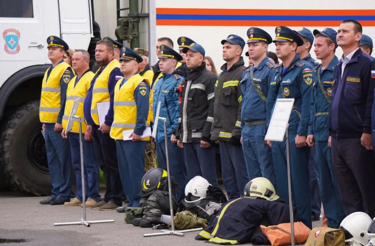 Новгородские спасатели «не в штате» показали, на что они способны Новгородские спасатели «не в штате» показали, на что они способны