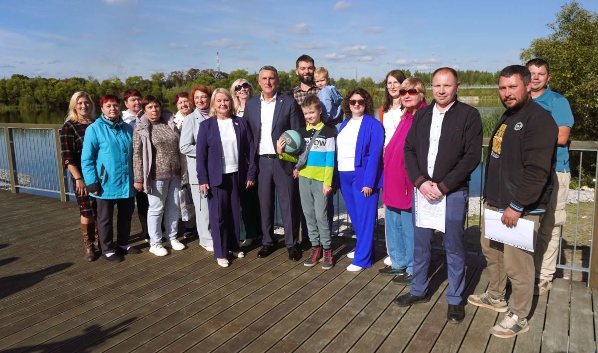 Александр Розбаум: Уважаемые Новгородцы!. Сегодня с депутатом Новгородской областной думы Ларисой Борисовной Сергухиной встретились с представителями общественного совета парка «Чистые пруды» Александр Розбаум: Уважаемые Новгородцы!. Сегодня с депутатом Новгородской областной думы Ларисой Борисовной Сергухиной встретились с представителями общественного совета парка «Чистые пруды»