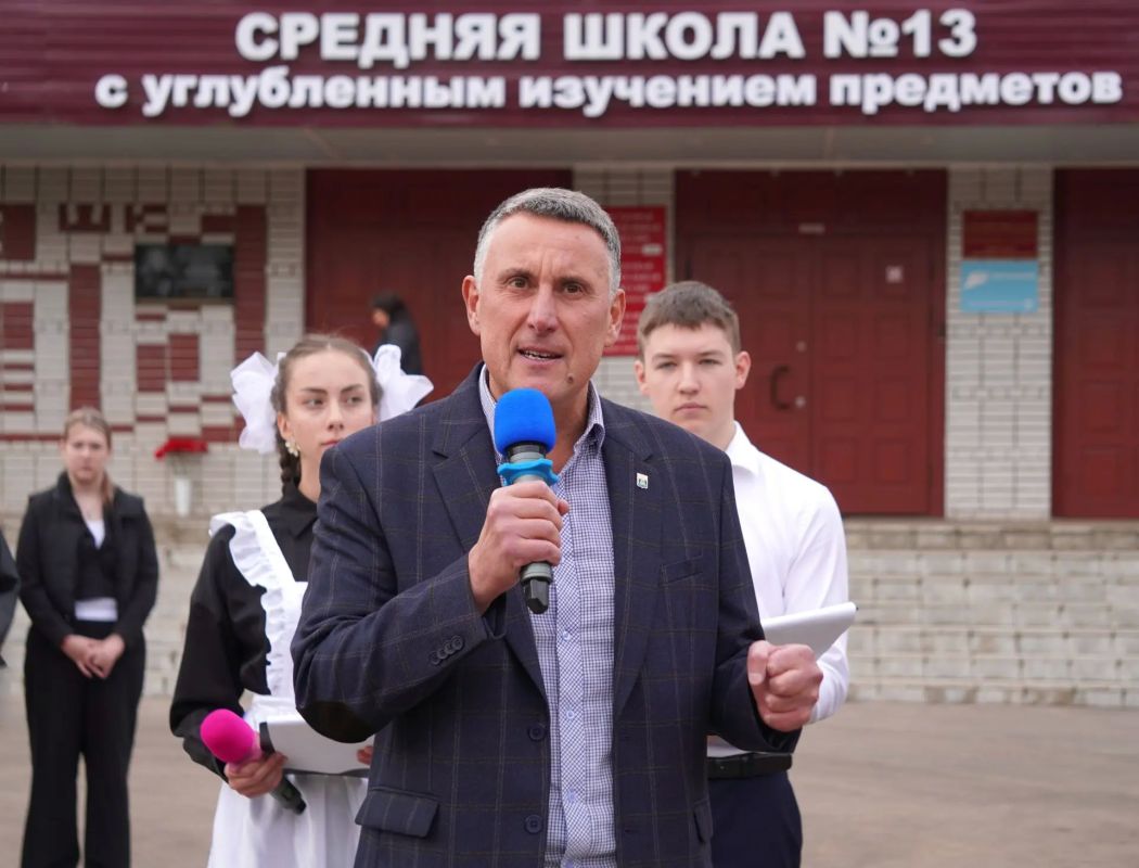 Александр Розбаум: Уважаемые Новгородцы!. . Работы по благоустройству и наполнению пришкольных территорий продолжаются В этом году появилась умная спортивная площадка у школы № 31, спортивный комплекс у школы № 23, а... Александр Розбаум: Уважаемые Новгородцы!. . Работы по благоустройству и наполнению пришкольных территорий продолжаются В этом году появилась умная спортивная площадка у школы № 31, спортивный комплекс у школы № 23, а...