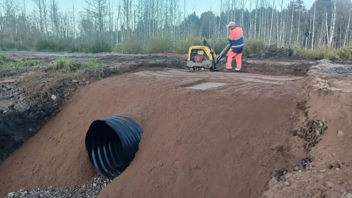 В Пестовском округе ремонтируют еще одну автодорогу В Пестовском округе ремонтируют еще одну автодорогу