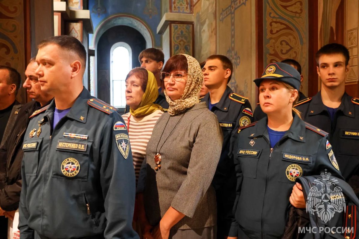 В стенах Софийского собора прошло праздничное богослужение в честь иконы Божией Матери «Неопалимая Купина» В стенах Софийского собора прошло праздничное богослужение в честь иконы Божией Матери «Неопалимая Купина»