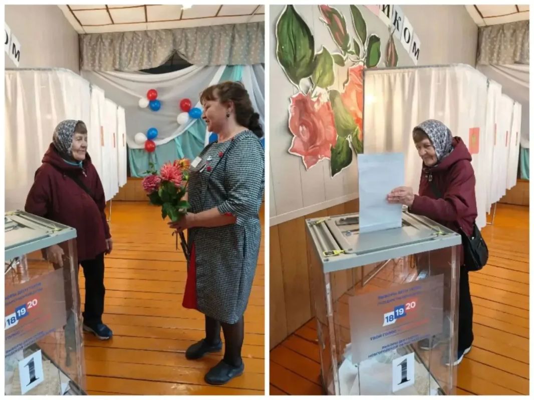 Не только проголосовала, но и получила искренние поздравления с днем рождения от членов избирательной комиссии почетный гражданин Марёвского района Галина Петровна Анисимова