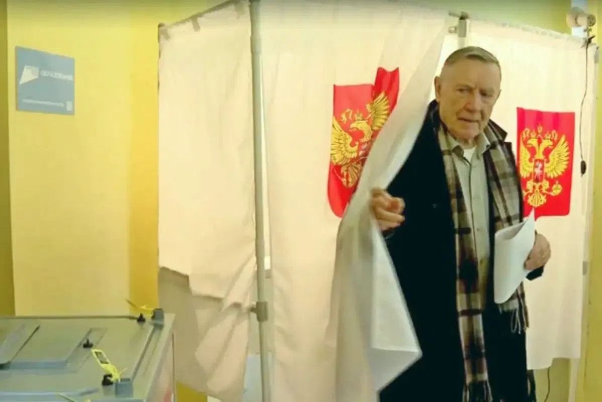 В Старой Руссе завершили благоустройство зоны отдыха в микрорайоне «Городок» В Старой Руссе завершили благоустройство зоны отдыха в микрорайоне «Городок»