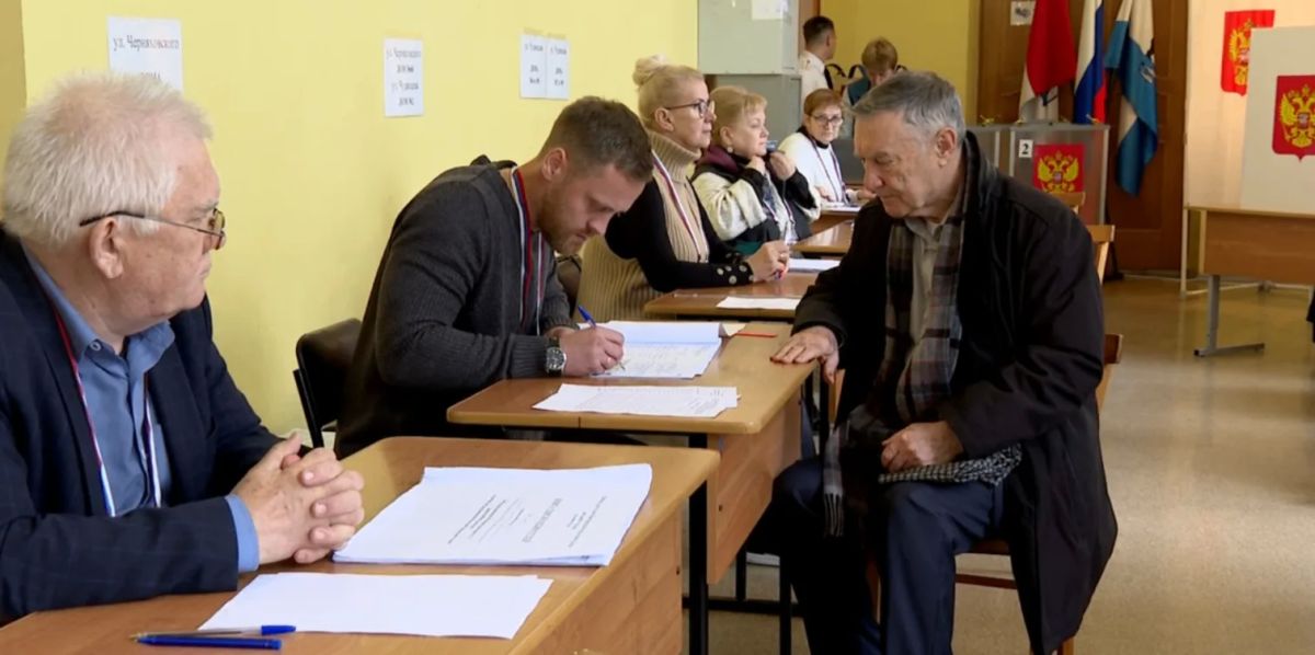Новгородский писатель и краевед Виктор Смирнов принял участие в выборах