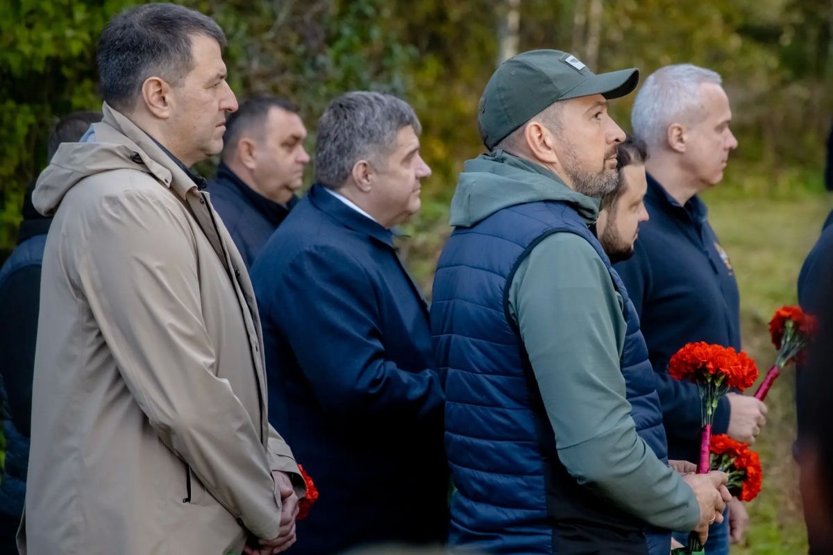 Александр Сахаров в составе делегации Минтранса России встретился со студенческими поисковыми отрядами в Новгородской области Александр Сахаров в составе делегации Минтранса России встретился со студенческими поисковыми отрядами в Новгородской области