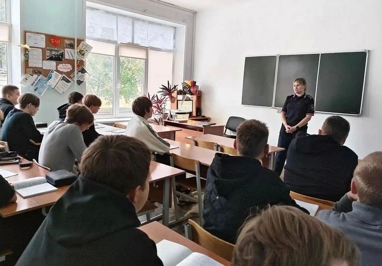 Боровичские полицейские провели профилактическую беседу со студентами техникума Боровичские полицейские провели профилактическую беседу со студентами техникума