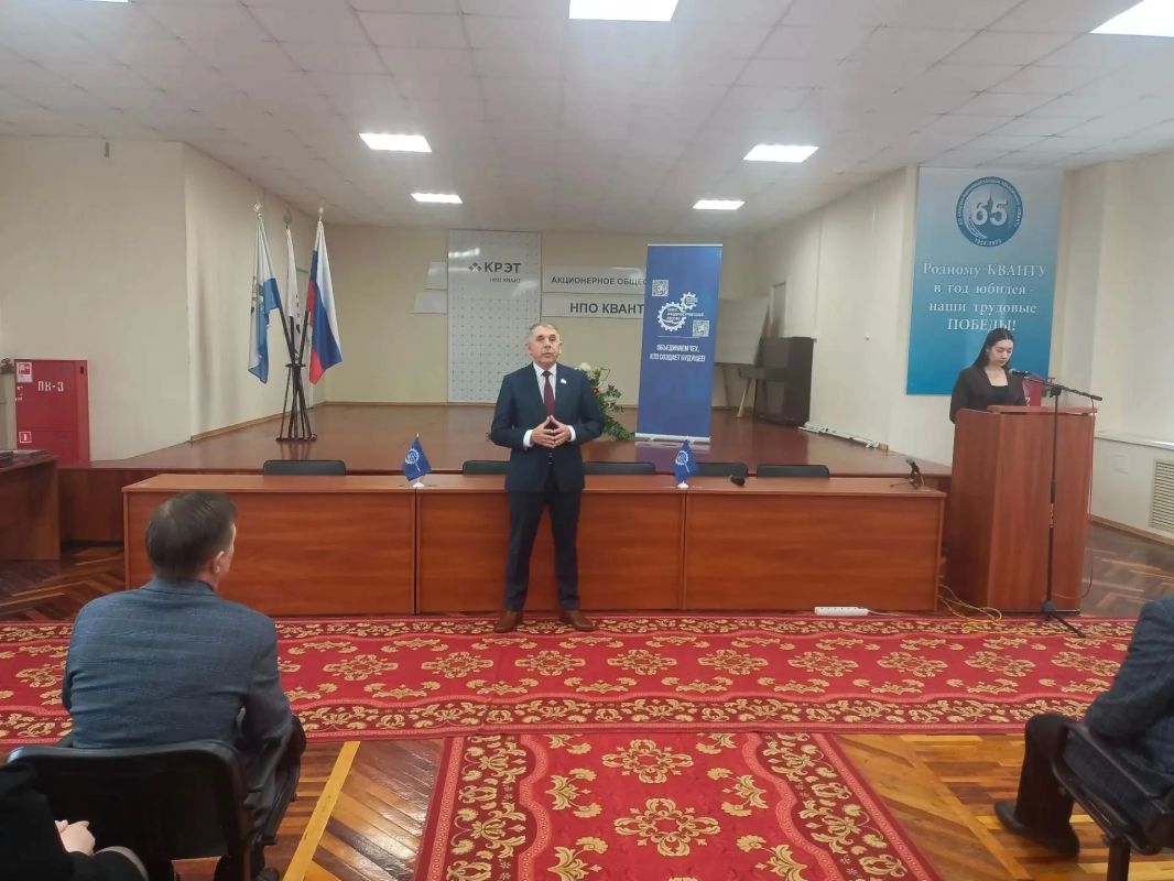 Николай Верига поздравил коллектив НПО «Квант» с Днём машиностроителя Николай Верига поздравил коллектив НПО «Квант» с Днём машиностроителя