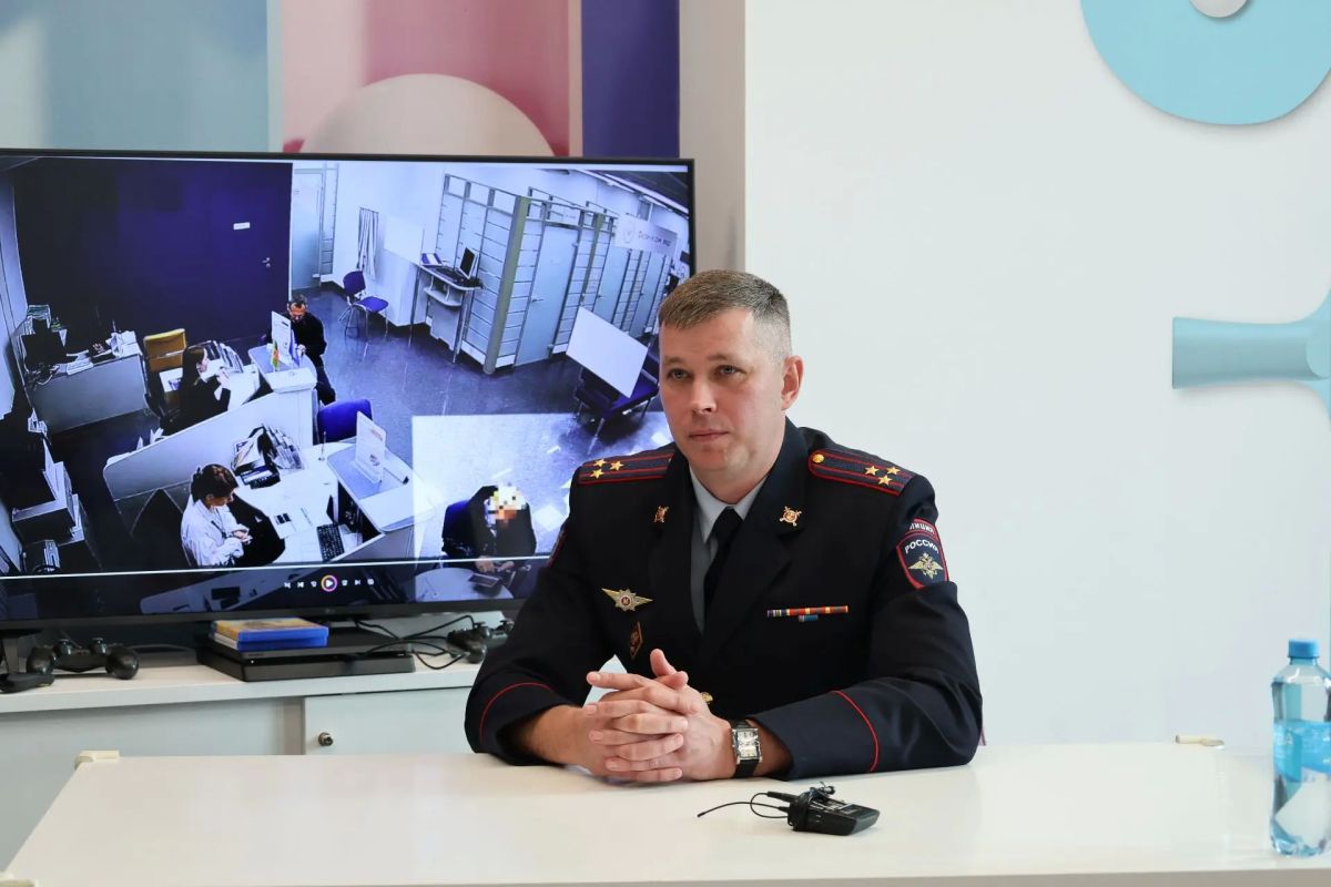 Полицейские и Общественный совет при УМВД России по Новгородской области обсудили миграционную ситуацию и противодействие мошенничеству Полицейские и Общественный совет при УМВД России по Новгородской области обсудили миграционную ситуацию и противодействие мошенничеству