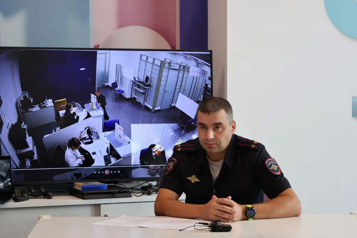 Полицейские и Общественный совет при УМВД России по Новгородской области обсудили миграционную ситуацию и противодействие мошенничеству Полицейские и Общественный совет при УМВД России по Новгородской области обсудили миграционную ситуацию и противодействие мошенничеству