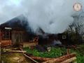 На пожаре в Хвойной спасли женщину и троих детей
