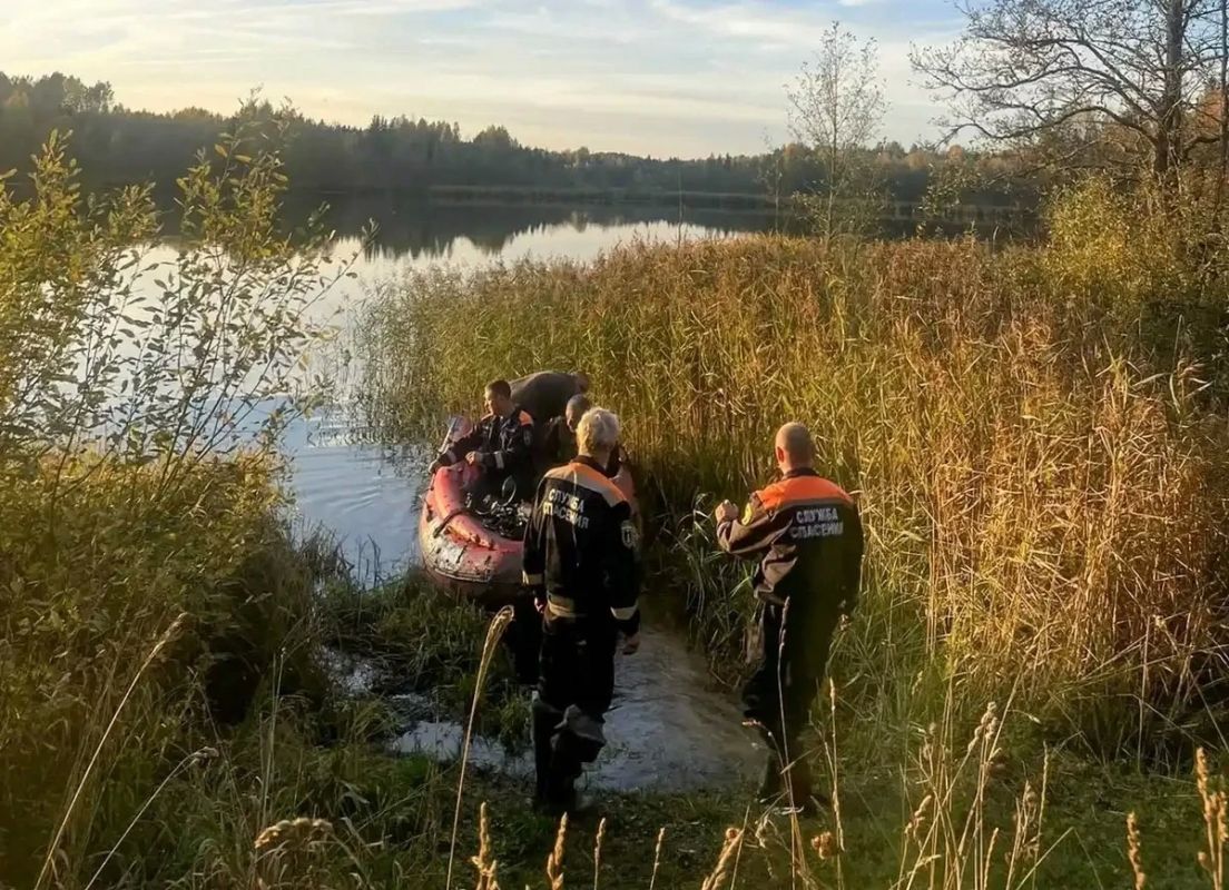 В озере Веенка Окуловского округа нашли тело утонувшего мужчины