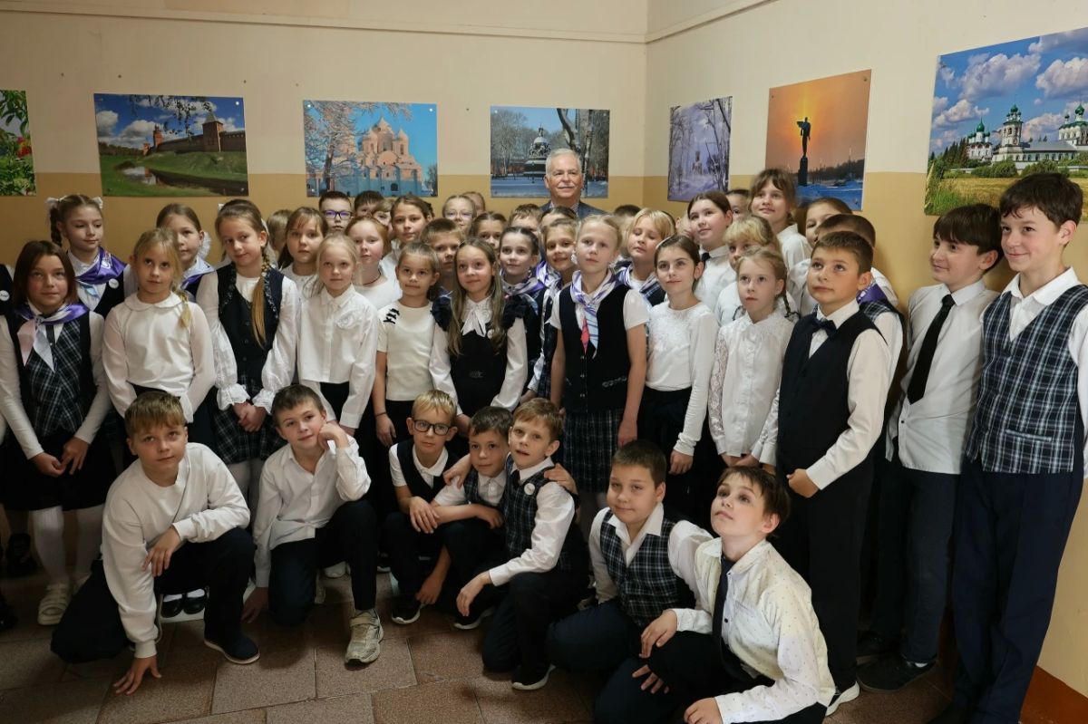 В школе №34 Великого Новгорода открылась фотовыставка Анатолия Федотова