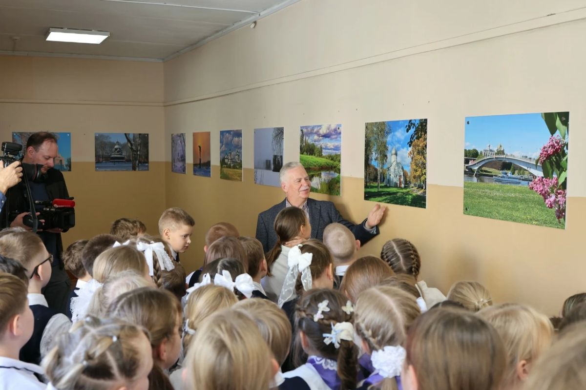 В школе №34 Великого Новгорода открылась фотовыставка Анатолия Федотова В школе №34 Великого Новгорода открылась фотовыставка Анатолия Федотова