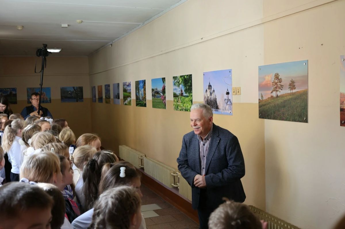 В школе №34 Великого Новгорода открылась фотовыставка Анатолия Федотова В школе №34 Великого Новгорода открылась фотовыставка Анатолия Федотова