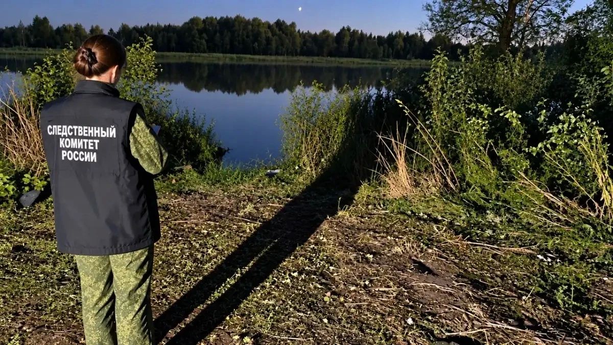 Боровичский рыбак утонул в окуловском озере Веенка после пожара в лодке