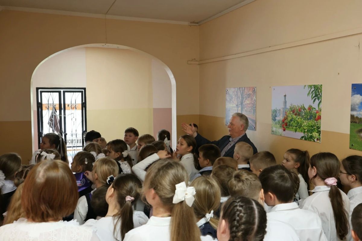 В школе №34 Великого Новгорода открылась фотовыставка Анатолия Федотова В школе №34 Великого Новгорода открылась фотовыставка Анатолия Федотова