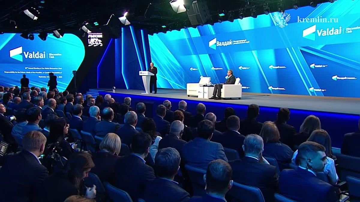 «Хочу предупредить, что момент, когда уже ничего нельзя будет изменить, может наступить неожиданно для всех», — отметил Путин