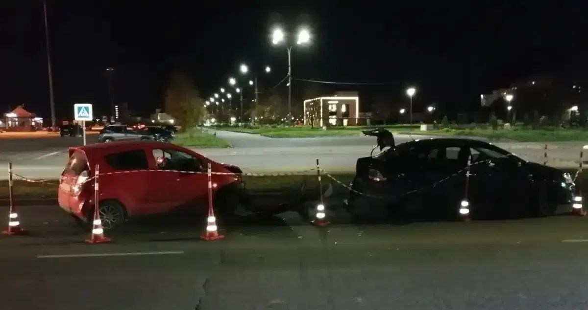 Два ДТП в Новгородской области: в Малой Вишере сгорела «Лада Гранта», в Великом Новгороде столкнулись «Шевроле» и «Фольксваген» Два ДТП в Новгородской области: в Малой Вишере сгорела «Лада Гранта», в Великом Новгороде столкнулись «Шевроле» и «Фольксваген»