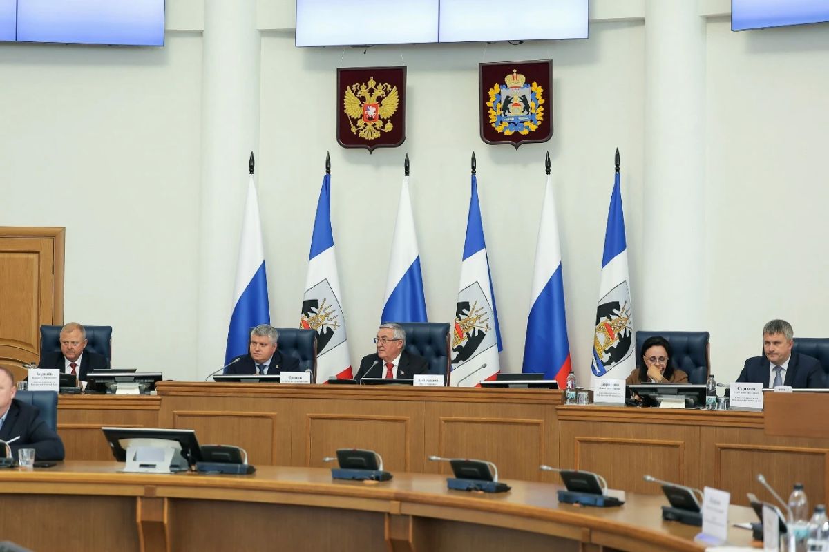 Александр Дронов поздравил депутатов Новгородской областной Думы восьмого созыва с началом работы