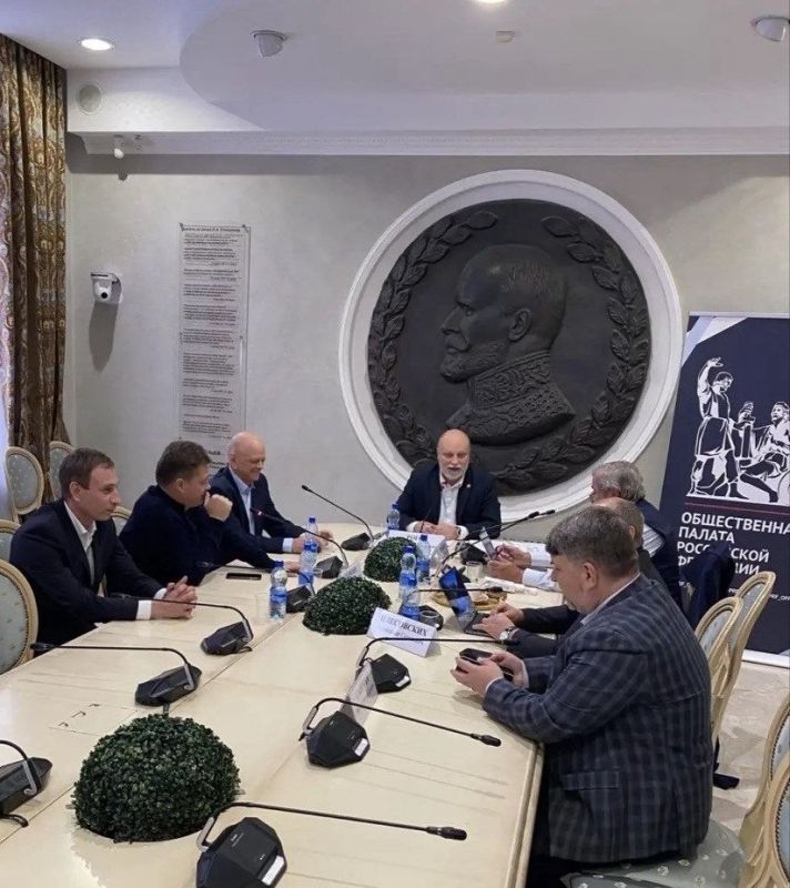Владимир Рогов: О чём сказал Президент. В стенах ОП РФ вместе с коллегами провели глубокий анализ выступления нашего Президента Владимира Владимировича Путина на пленарной сессии XXIII заседания международного дискуссионного... Владимир Рогов: О чём сказал Президент. В стенах ОП РФ вместе с коллегами провели глубокий анализ выступления нашего Президента Владимира Владимировича Путина на пленарной сессии XXIII заседания международного дискуссионного...