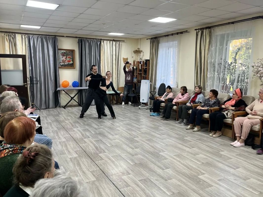Новгородские полицейские научили пенсионеров противостоять мошенникам Новгородские полицейские научили пенсионеров противостоять мошенникам