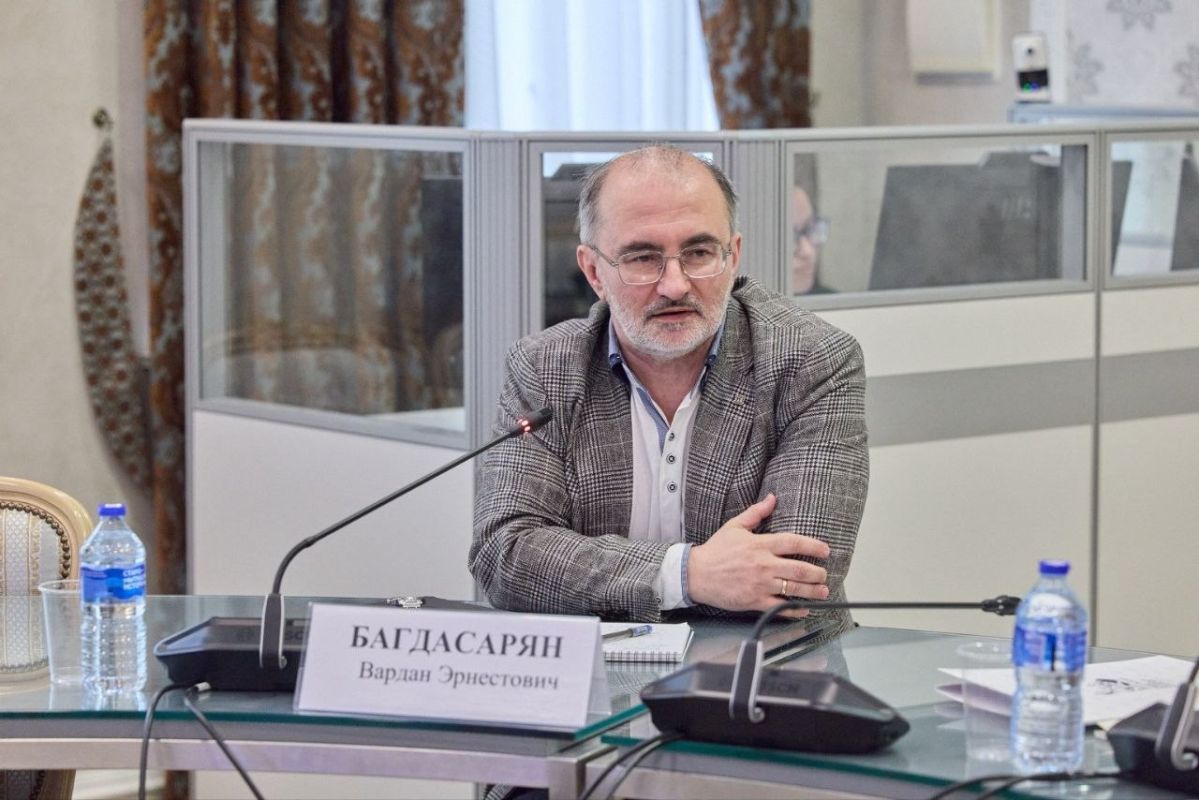 Владимир Рогов: О юбилее позорной даты. Вместе с коллегами проработали в ОП РФ тему «Уроки Рейкьявика: цена иллюзий и защита суверенитета в XXI веке», приурочив мероприятие к 40-летию встречи Михаила Горбачёва и Рональда... Владимир Рогов: О юбилее позорной даты. Вместе с коллегами проработали в ОП РФ тему «Уроки Рейкьявика: цена иллюзий и защита суверенитета в XXI веке», приурочив мероприятие к 40-летию встречи Михаила Горбачёва и Рональда...
