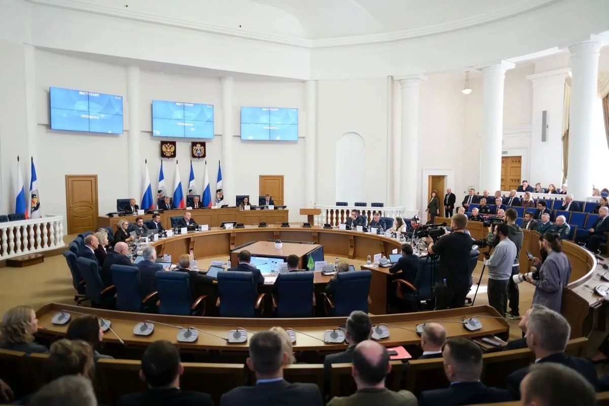 Стало известно, насколько обновился состав депутатов Новгородской облдумы