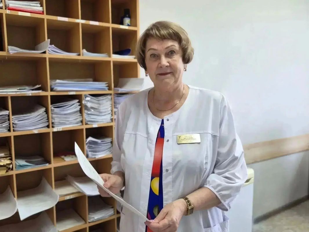 Валерий Яковлев поздравил участковых терапевтов с профессиональным праздником Валерий Яковлев поздравил участковых терапевтов с профессиональным праздником