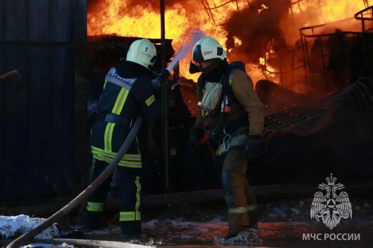 Пожар в Великом Новгороде ликвидирован Пожар в Великом Новгороде ликвидирован
