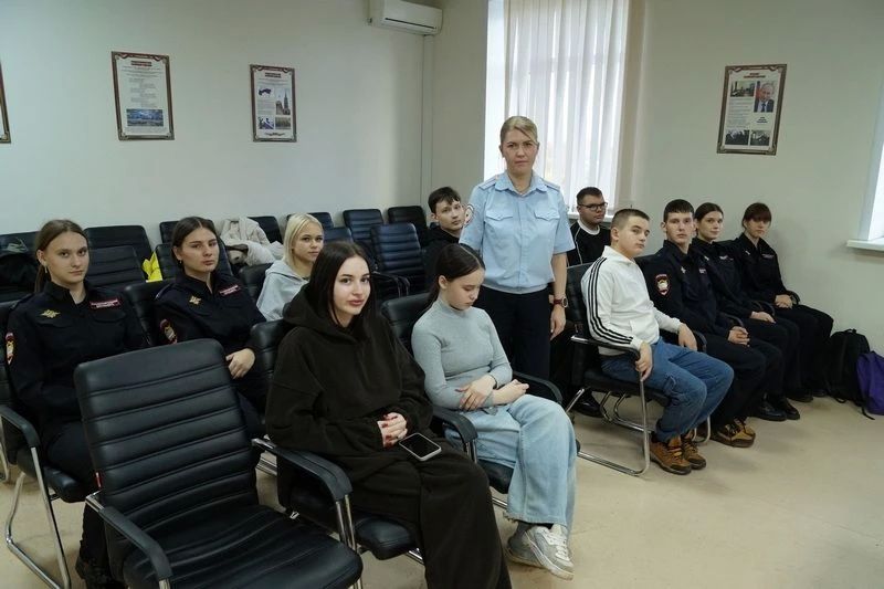 Боровичским учащимся рассказали о работе в кадровой службе МВД Боровичским учащимся рассказали о работе в кадровой службе МВД