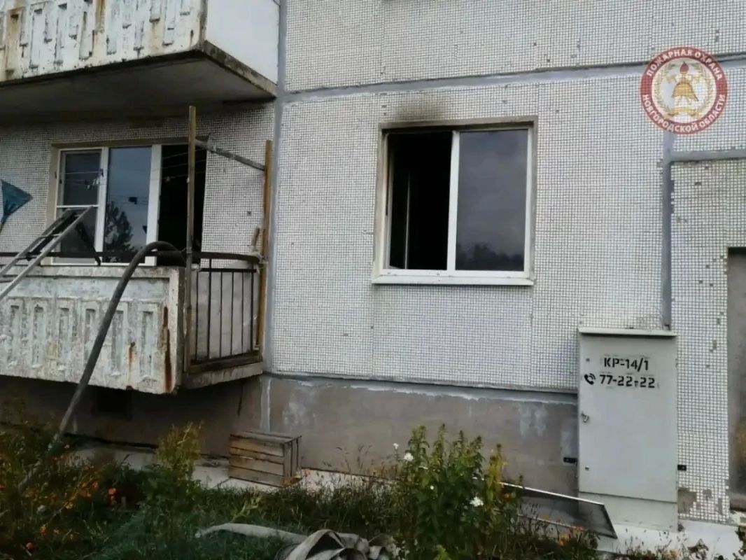 На пожаре в новгородском Пролетарии спасён мужчина, ещё 12 человек эвакуированы