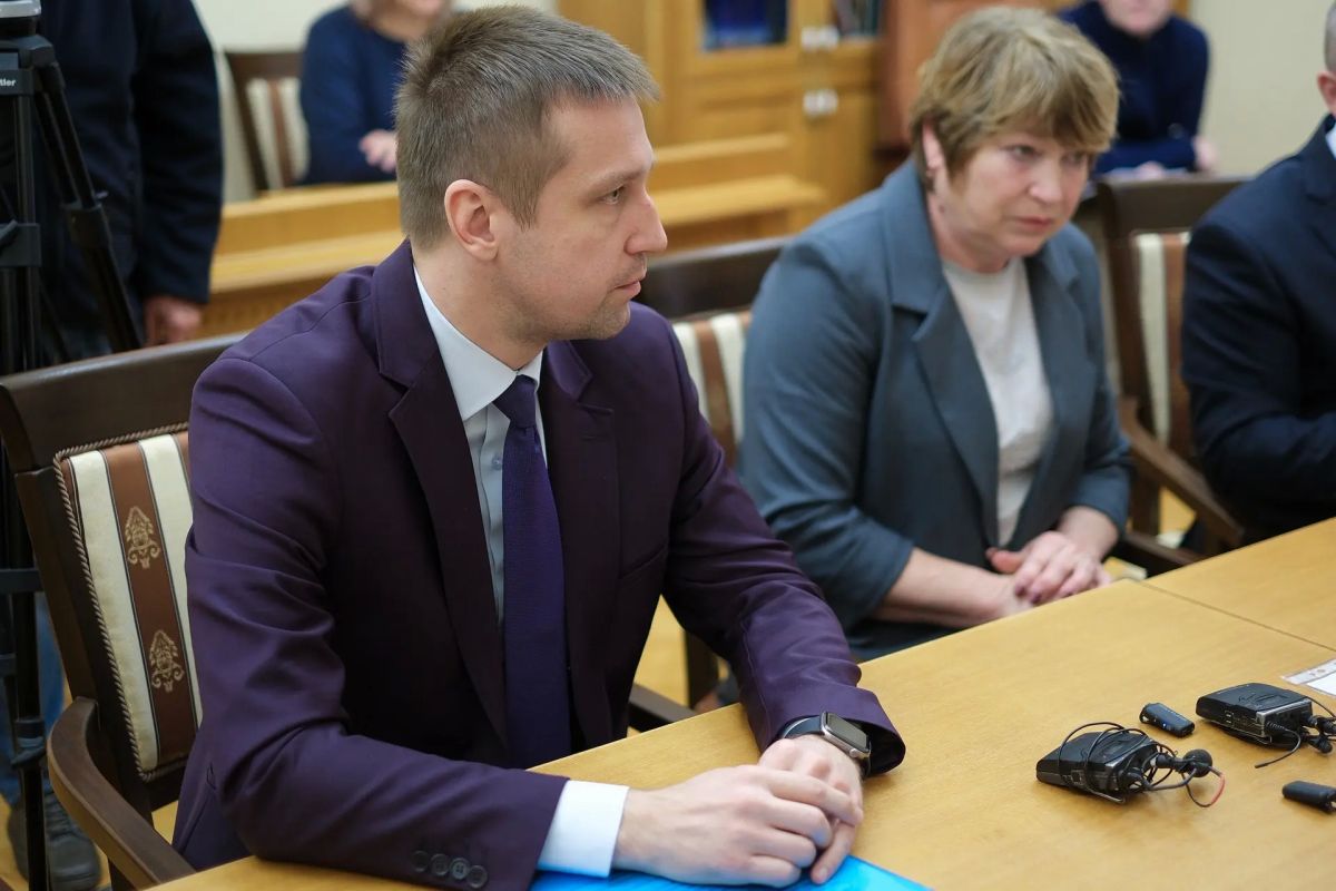 Губернатор Александр Дронов провел прием граждан по поручению Президента Владимира Путина Губернатор Александр Дронов провел прием граждан по поручению Президента Владимира Путина