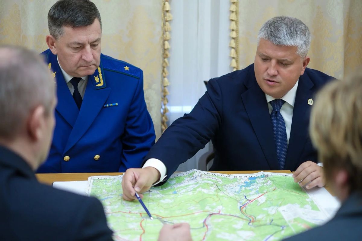 Губернатор Александр Дронов провел прием граждан по поручению Президента Владимира Путина Губернатор Александр Дронов провел прием граждан по поручению Президента Владимира Путина